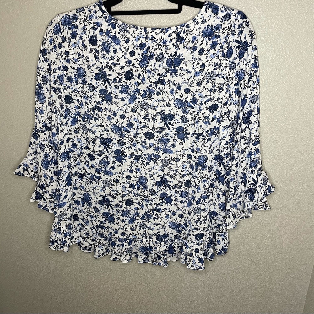 Cynthia Rowley Blue floral 3/4 sleeve blouse - Picture 2 of 5